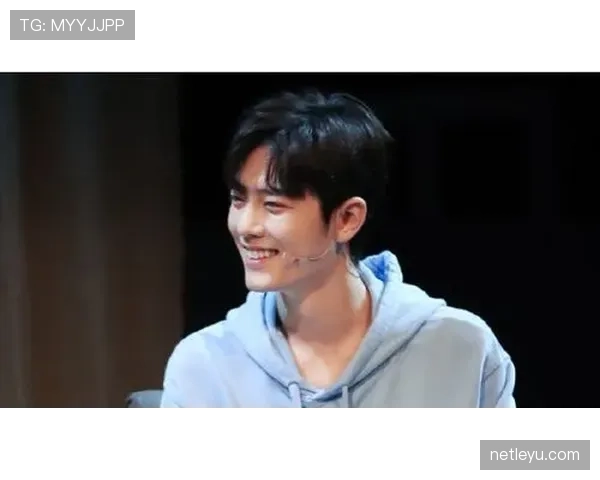 杨千霖手拎的那个袋子？我看着我银行卡哭了