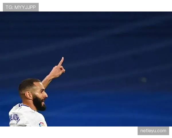 本泽马与苏亚雷斯：技术型中锋的两种进化路径